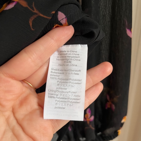 Madewell | Georgette Ruffle-Collar Smocked Top in Falling Freesias - Picture 5 of 8